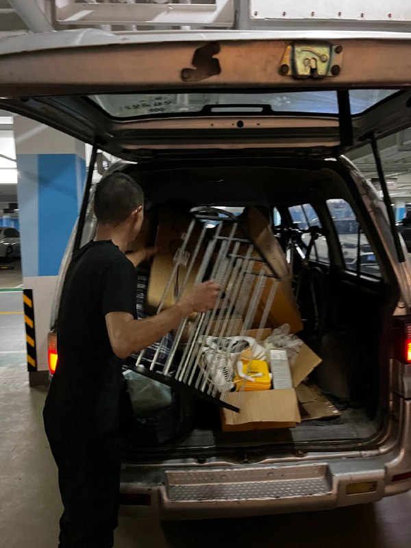 昨晚是在外打工两年半的第 7 次搬家，听了货拉拉司机的故事：我：师傅哪里人，在外地多少年了？ 司机：河南人，在外漂泊13年了，这里的每条路我都清清楚楚，每个区都去过，但是现在想回老家