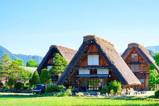 开始看《寒蝉鸣泣之时》，开头作者就提到了漫画取材地白川乡