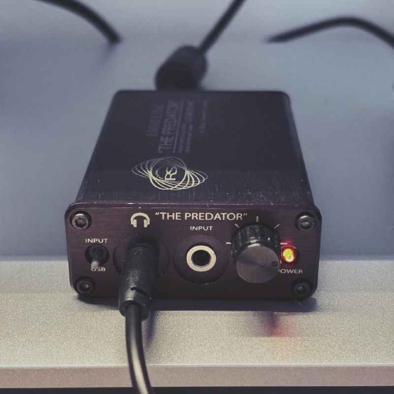 比一包香烟还小的解码耳放一体机，小小的个头，声音却饱满充满热情，简直就是艺术品via happy xiao