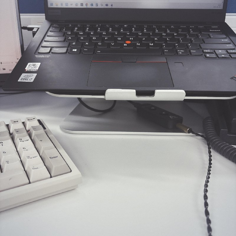 公司听歌方式：一个180度折弯的usbc转接头，连上apogee groove，然后插着b80或dm7听歌