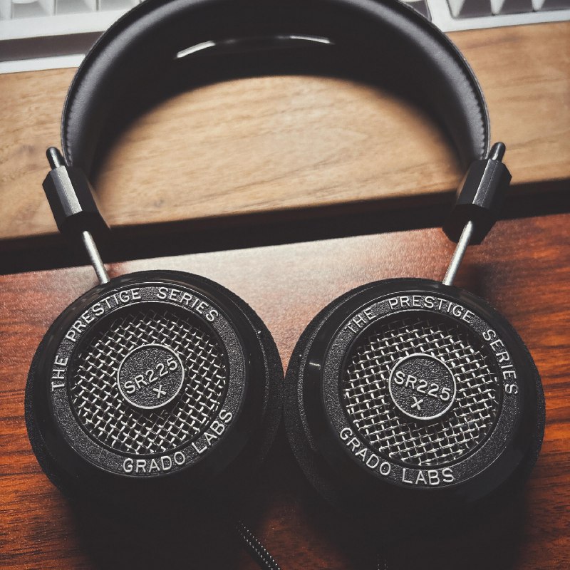 过于喜欢 Grado SR225e 的声音，于是又买了一副 SR225x