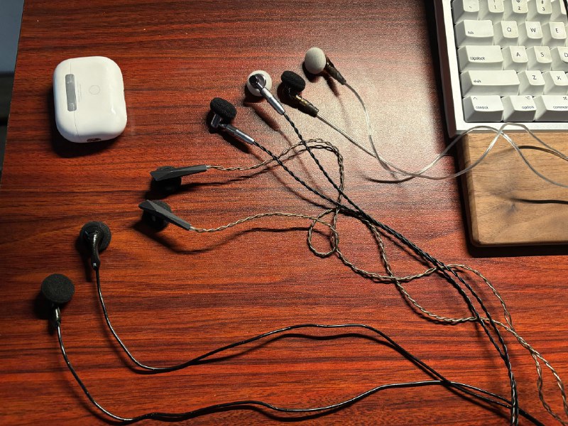 主观速评几条平头耳塞，达音科阿尔法3，凯音 DM7，声菲尔 PT2022，原道 B80几条塞都是前后2天购入，除了原道 b80 是京东全新购入，其他都是闲鱼二手，所以可能 b80 没有褒开