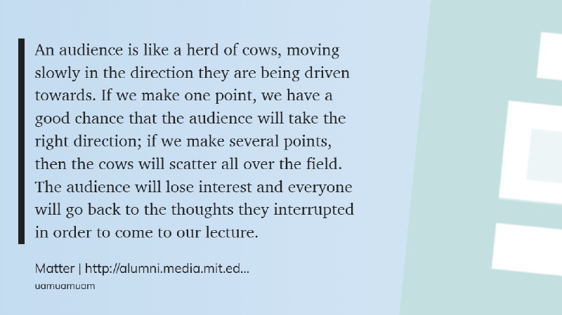 “观众就像一群牛，缓慢地朝被驱赶的方向移动